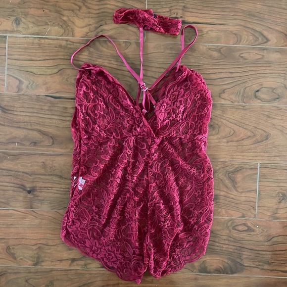 NWOT Red Lace Crossover 1 Piece Lingerie Romper with Chocker - Picture 4 of 4